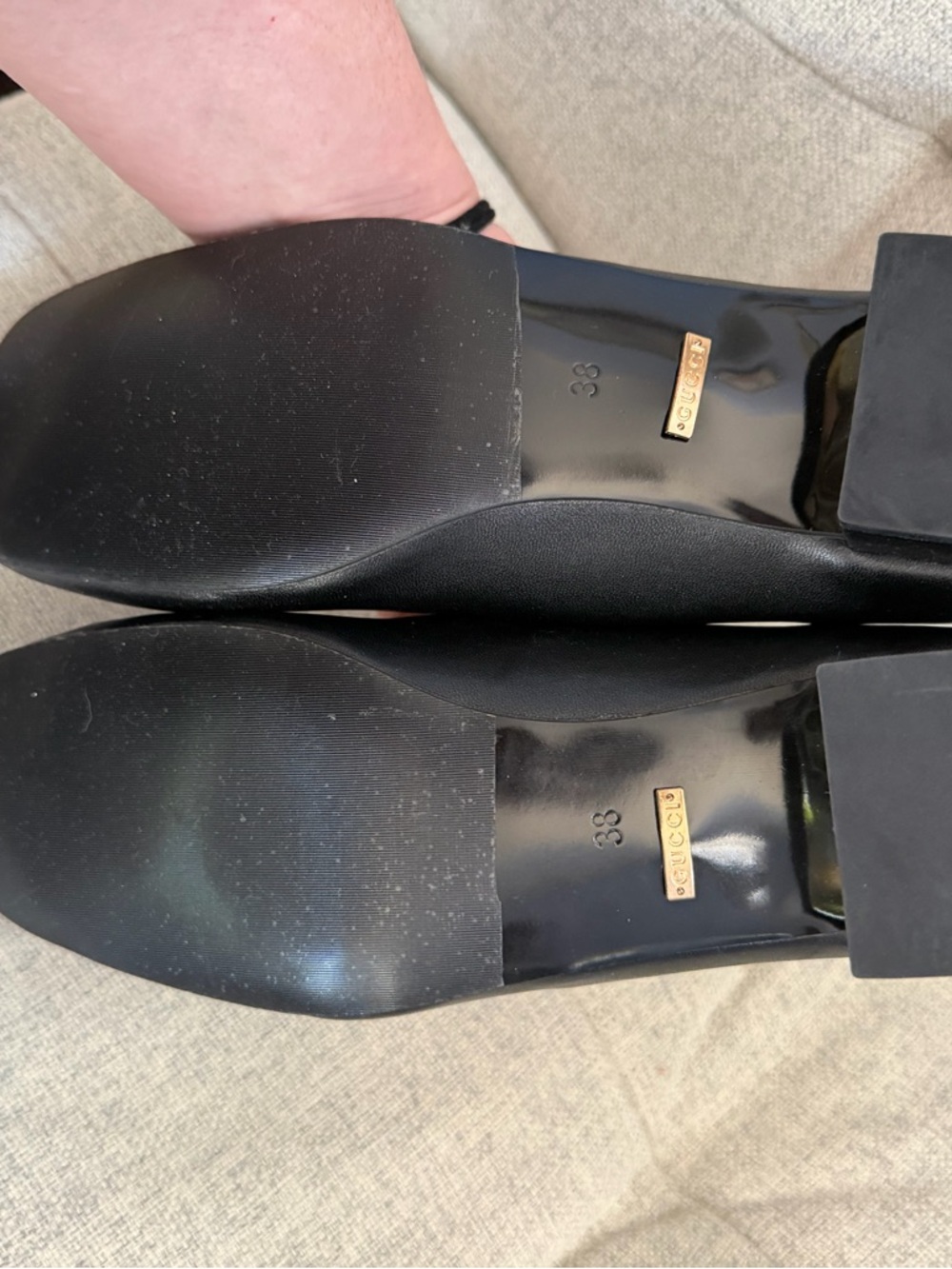 Gucci Black Leather Horsebit Pumps with Gold Hardware - Picture 5 of 10